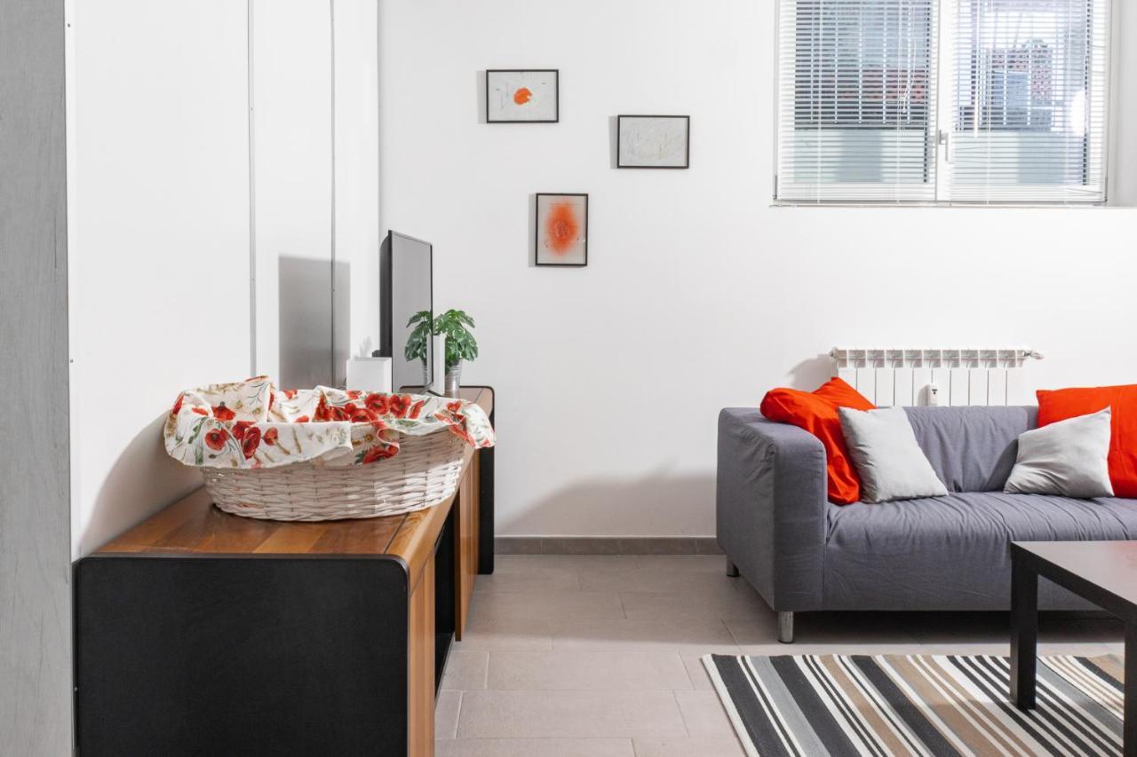Staurenghi Red Apartment 瓦雷泽 外观 照片