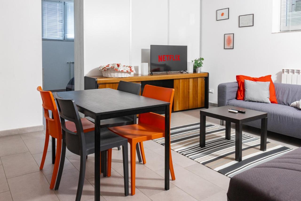 Staurenghi Red Apartment 瓦雷泽 外观 照片