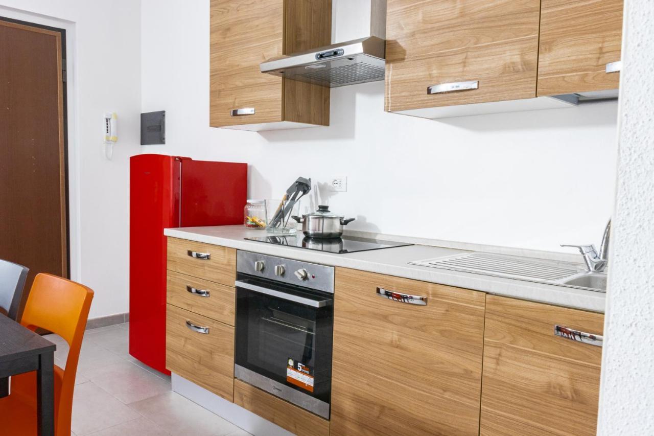 Staurenghi Red Apartment 瓦雷泽 外观 照片